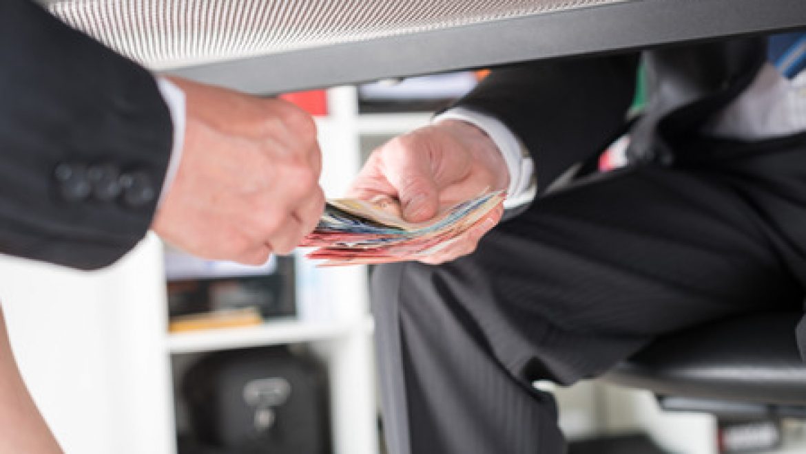 פיצויים כנשק במלחמה נגד השחיתות